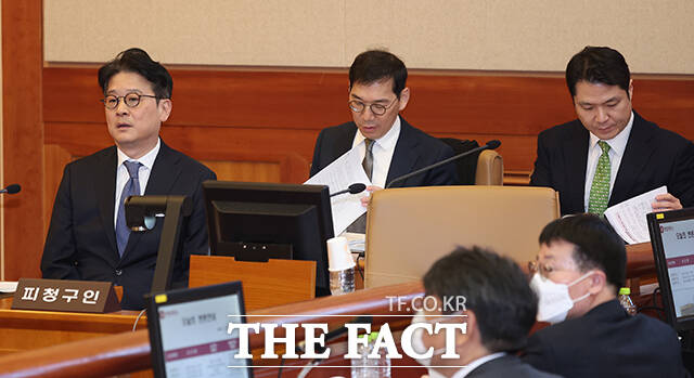 김건희 여사 수사 무마 의혹을 받는 이창수 전 서울중앙지검장(사진 맨 왼쪽)이 오는 15일 3대 특검(내란·김건희·채상병) 미제 의혹을 수사하는 권창영 특별검사팀(종합특검)에 처음 출석한다. /더팩트 DB