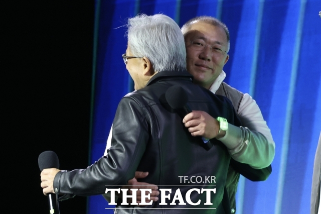 정의선 현대차그룹 회장과 젠슨 황 엔비디아 CEO가 양재 사옥에서 만나 SDV·자율주행·로보틱스 등 AI 기반 미래 모빌리티 협력 확대 방안을 논의할 전망이다. /서예원 기자