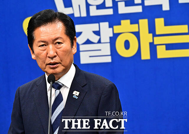 정청래 더불어민주당 대표는 8일 취임 1주년 기자회견을 진행한 이재명 대통령에 대해 