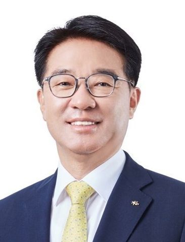 7년만에 민간 출신 여신금융협회장이 선발된 가운데 업계에서는 긍정적인 반응과 우려의 목소리가 공존하는 분위기다. 사진은 이동철 KB국민카드 전 사장 /뉴시스