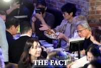  깐부치킨 사례 재현하나…젠슨 황 방문에 BBQ 수혜 기대