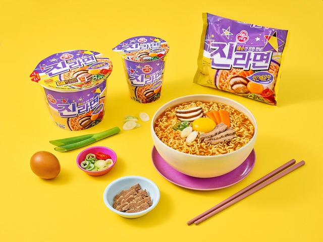 오뚜기가 일본 도쿄에 법인을 설립하며 글로벌 매출 1조원 달성을 위한 행보를 본격화했다. 라면 외에도 냉동식품, 소스 등 다양한 K-푸드 제품군을 내세워 글로벌 종합식품기업으로 다진다는 복안이다. /오뚜기