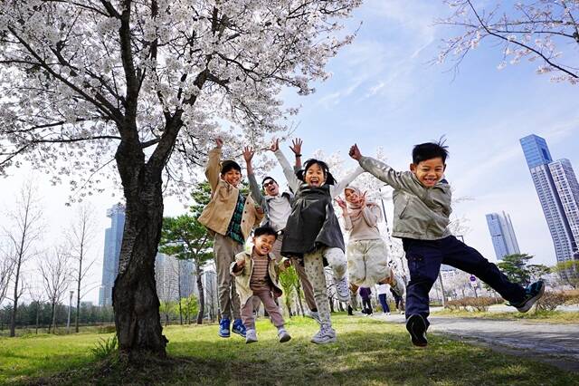 노희완 씨의 한국에서 낳았어요가 제9회 <사진이 더팩트다> 공모전에서 보건복지부 장관상을 수상했다.