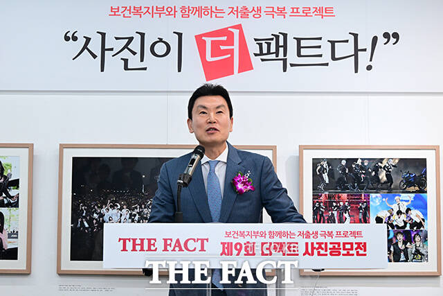 김상규 더팩트 대표이사가 9일 오후 서울 마포구 레드로드 예술실험센터 열린 제9회 더팩트 사진 공모전 <사진이 '더' 팩트다> 시상식에 참석해 개회사를 하고 있다. /박헌우 기자