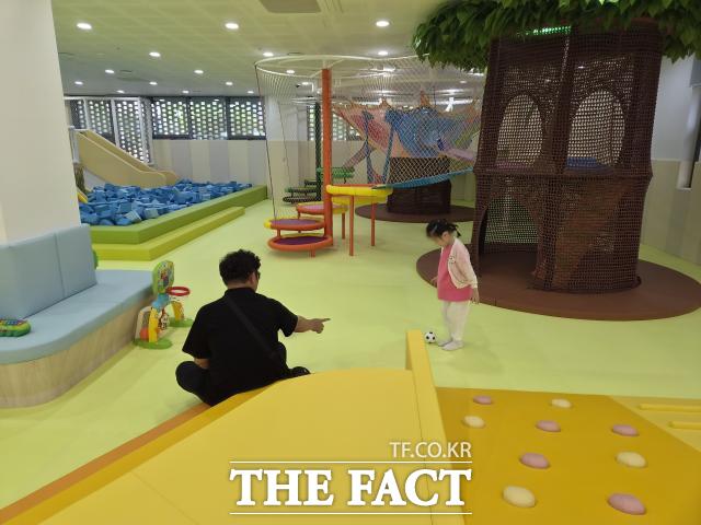 시범운영에 들어간 청양군 행복누리센터 내 '도담놀이터' 전경 /청양군