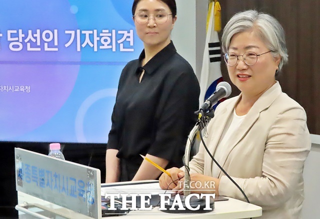 강미애 세종시교육감 당선인이 9일 세종시교육청 대회의실에서 당선후 첫 기자회견을 갖고 있다. /김형중 기자