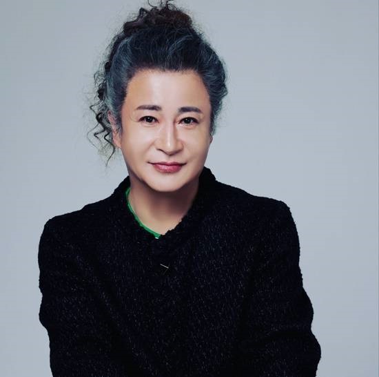 파파금파는 1988년 할말이 있어요로 가요계에 데뷔했다가, 군 입대로 활동을 중단한 뒤 2019년 인생은 회전목마로 재 데뷔했다. /파파금파