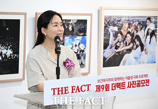 보건복지부와 더팩트가 함께하는 제9회 더팩트 사진 공모전 <사진이 '더' 팩트다> 시상식이 9일 오후 서울 마포구 레드로드 예술실험센터에서 열린 가운데 이주영 개혁신당 의원이 축사를 하고 있다. /서예원 기자