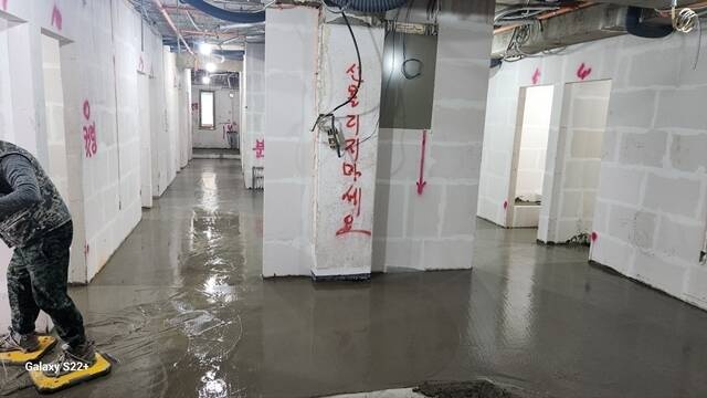 서울시가 '안심고시원 지원사업'을 개편한다. 사진은 서울시 강남구 삼성동에 위치한 '안심 고시원'의 리모델링 공사 현장의 모습./서울시