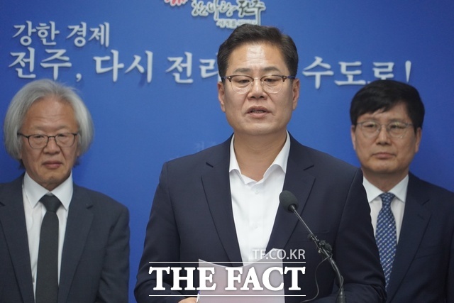 9일 전주시청 2층 브리핑룸에서 조지훈 전주시장 당선인이 민선9기 인수위원회 구성을 발표하고 있다. /조지훈 캠프