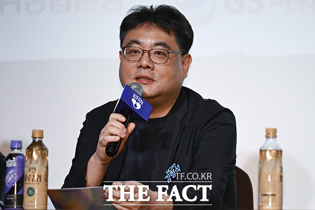 김형석 BIFAN 프로그래머가 발언하고 있다.