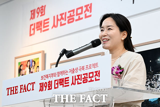 보건복지부와 더팩트가 함께하는 제9회 더팩트 사진 공모전 <사진이 '더' 팩트다> 시상식이 9일 오후 서울 마포구 레드로드 예술실험센터에서 열린 가운데 이주영 개혁신당 의원이 축사를 하고 있다. /서예원 기자