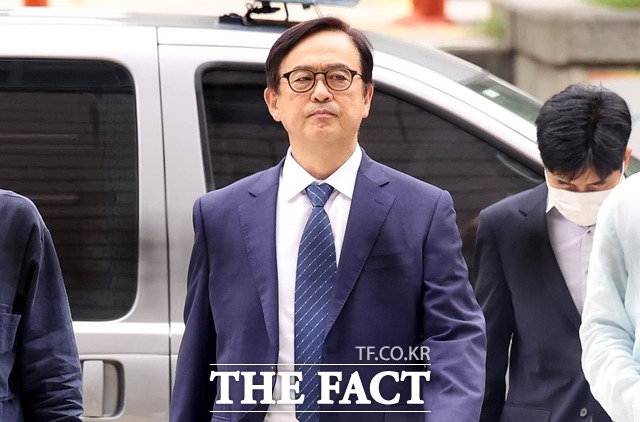 삼성전자 내부 기밀 자료를 유출한 혐의로 재판에 넘겨진 안승호 전 삼성전자 IP센터장(부사장)이 항소심 첫 공판에서 혐의를 부인했다. /뉴시스