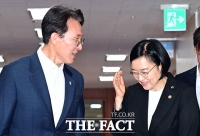  대화 나누는 김민석 총리와 한성숙 총리 후보자 [포토]