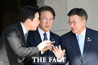  대화 나누는 강훈식-김민석-윤호중 [포토]