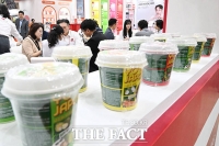  'K-푸드' 인기에 붐비는 국내부스 [포토]