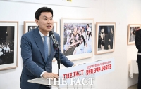  제9회 더팩트 사진전 개회사 하는 김상규 대표이사 [TF사진관]