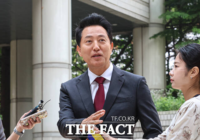 오세훈 서울시장이 10일 서울 서초구 서울중앙지방법원에서 열린 '명태균 여론조사 의혹' 사건 1심 속행 공판에 출석하고 있다. /이새롬 기자
