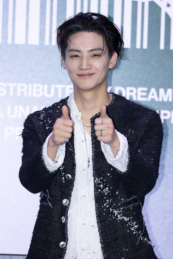 가수 제이비가 10일 오후 서울 성동구 성수율 뮤직에서 열린 세 번째 미니앨범 'TR EE' 발매 기념 청음회에 참석해 포즈를 취하고 있다./528Hz