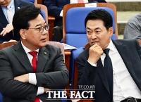 대화 나누는 송언석과 장동혁 [포토]