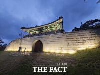  김포 문수산성 남문, 밤을 밝히다…역사 품은 야간 명소로 재탄생