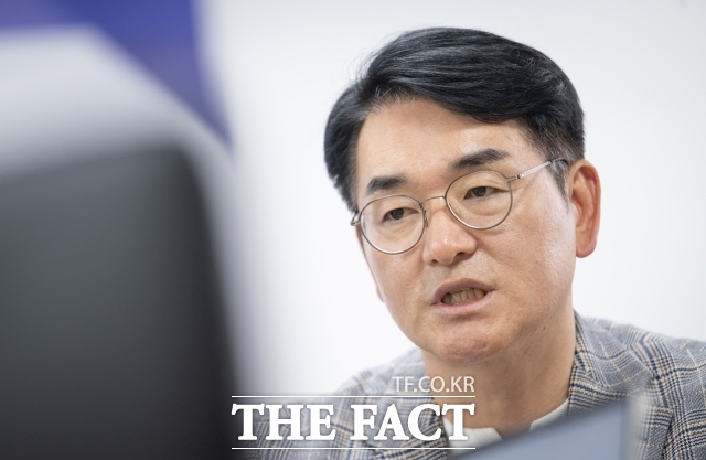 박용진 대통령 직속 규제합리화위원회 부위원장이 지난 10일 오후 서울 중구 부영태평빌딩에 마련된 규제합리화위원회 사무실에서 <더팩트>와 인터뷰하고 있다. /박헌우 기자