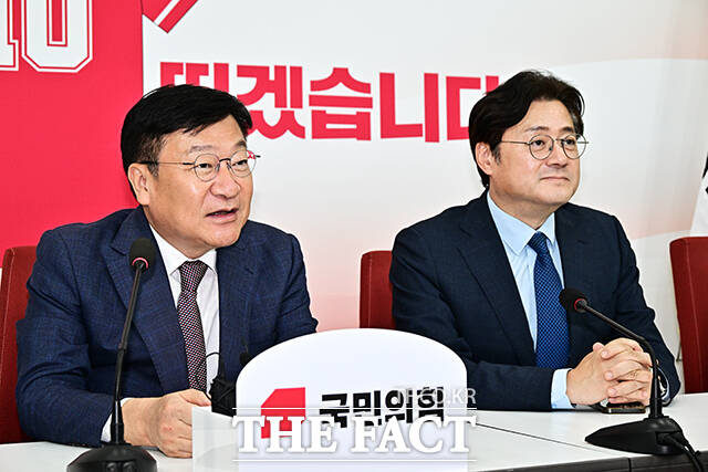 정점식 국민의힘 신임 원내대표가 11일 오후 서울 여의도 국회에서 홍익표 청와대 정무수석을 접견하며 인사말을 하고 있다.
