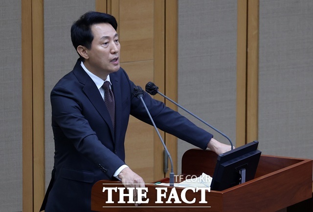 오세훈 서울시장이 11일 서울시의회에서 열린 제336회 정례회 제1차 본회의에서 박유진 더불어민주당 의원 질문에 답변하고 있다. /뉴시스