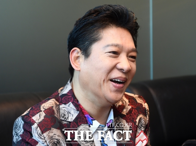 박상철은 단순히 노래를 부르는 가수가 아니라 자신의 노래를 직접 작사하며 대중의 마음을 사로잡아 온 싱어송라이터다. 오래전부터 그는 뛰어난 언어 감각과 문학적 감수성을 지닌 창작자로 알려져 왔다. /더팩트 DB