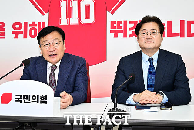 정점식 국민의힘 신임 원내대표가 11일 오후 서울 여의도 국회에서 홍익표 청와대 정무수석을 접견하며 인사말을 하고 있다.