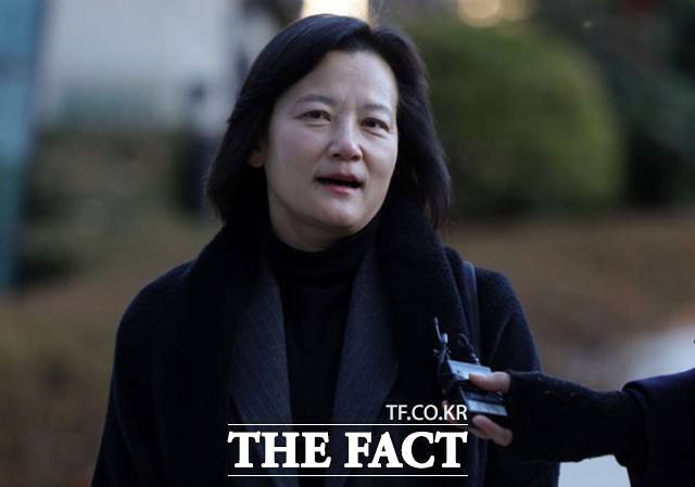 검찰의 대장동 항소포기를 비판하다 고검검사급으로 사실상 강등된 정유미 검사장이 법무부의 인사 처분을 취소해달라며 제기한 행정소송에서 승소했다. /뉴시스