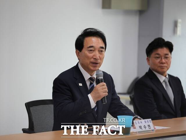 박수현 충남도지사 당선인이 11일 충남 내포신도시 충남공공기관합동청사에서 열린 인수위원회 통하는 충남 준비위원회 위촉식에서 인사말을 하고 있다. /노경완 기자