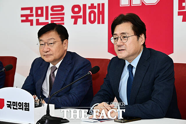 정점식 국민의힘 신임 원내대표가 11일 오후 서울 여의도 국회에서 홍익표 청와대 정무수석을 접견하며 인사말을 하고 있다.