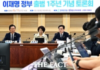  이재명 정부 출범 1주년 기념 토론회 참석한 국무조정실장 [포토]