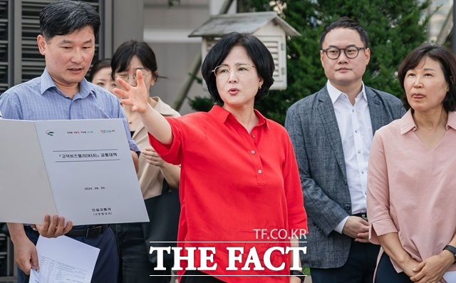 이수희 강동구청은 강동구 여성 구청장 최초 재선 기록을 남겼다. /뉴시스