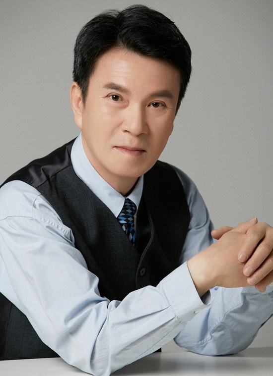 배우 오욱철이 15년 만에 연기 활동 재개를 선언하며 복귀 시동을 건다. 최근 티엔아이 그룹 엔터테인먼트사 티엔아이컬쳐스(대표 유영호)와 전속계약을 체결했다. /티엔아이컬쳐스