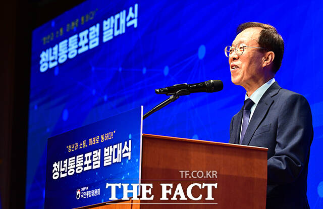 이석연 국민통합위원장이 12일 오후 서울 종로구 정부서울청사 별관에서 열린 청년통통포럼 발대식에 참석해 환영사를 하고 있다. /임영무 기자