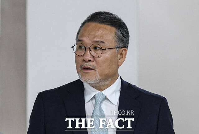 주가 조작 혐의를 받는 이일준 삼부토건 회장이 12일 오전 서울 서초구 서울중앙지법에서 열린 공판에 출석하고 있다. /이새롬 기자
