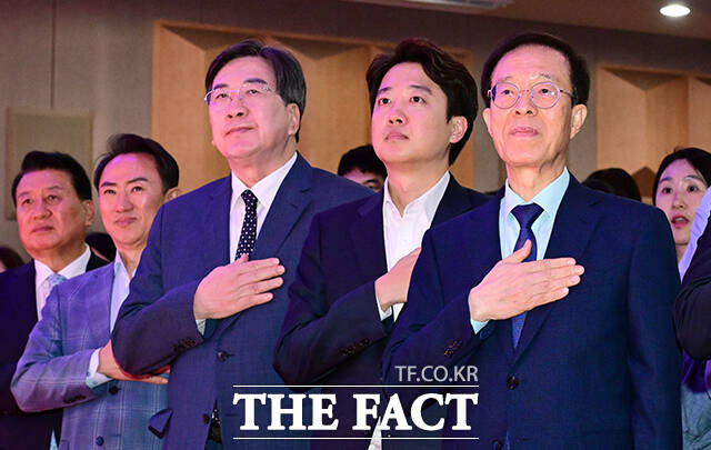이석연 국민통합위원장이 12일 오후 서울 종로구 정부서울청사 별관에서 열린 청년통통포럼 발대식에 참석해 환영사를 하고 있다. /임영무 기자