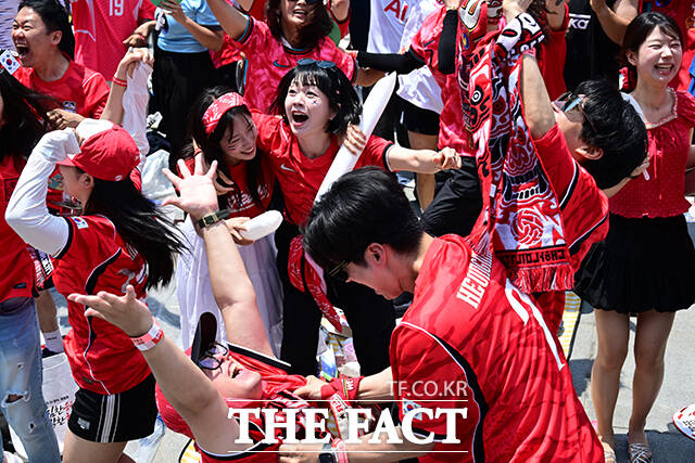 홍명보 감독이 이끄는 축구 대표팀은 이날 멕시코 사포판의 과달라하라 스타디움에서 체코를 상대로 2-1 승리를 거뒀다.