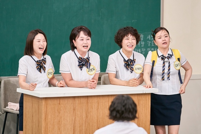 방송인 김지선 이경실 조혜련 김효진(왼쪽부터)이 JTBC 예능프로그램 '아는 형님'에 게스트로 출연한다. /JTBC