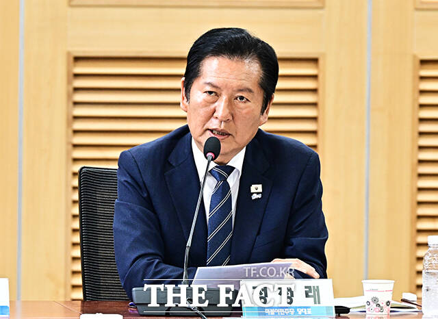 정청래 더불어민주당 대표가 12일 광주광역시 서구 김대중컨벤션센터에서 열린 전남·광주 현장 최고위원회의에서 호남에 각별한 애정을 나타냈다. /배정한 기자