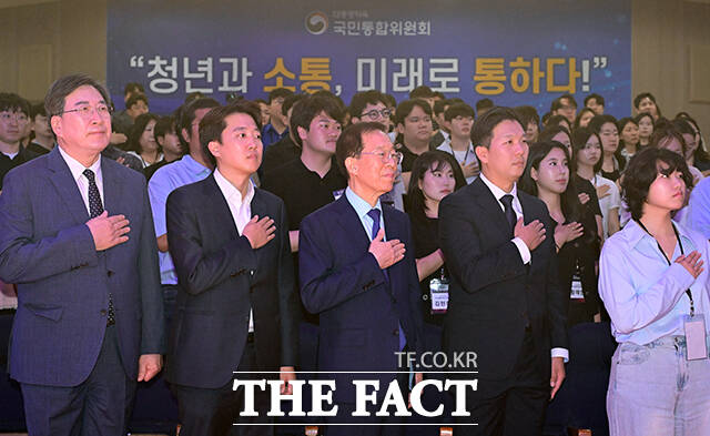 이석연 국민통합위원장이 12일 오후 서울 종로구 정부서울청사 별관에서 열린 청년통통포럼 발대식에 참석해 환영사를 하고 있다. /임영무 기자