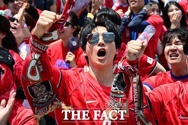 홍명보 감독이 이끄는 축구 대표팀은 이날 멕시코 사포판의 과달라하라 스타디움에서 체코를 상대로 2-1 승리를 거뒀다.