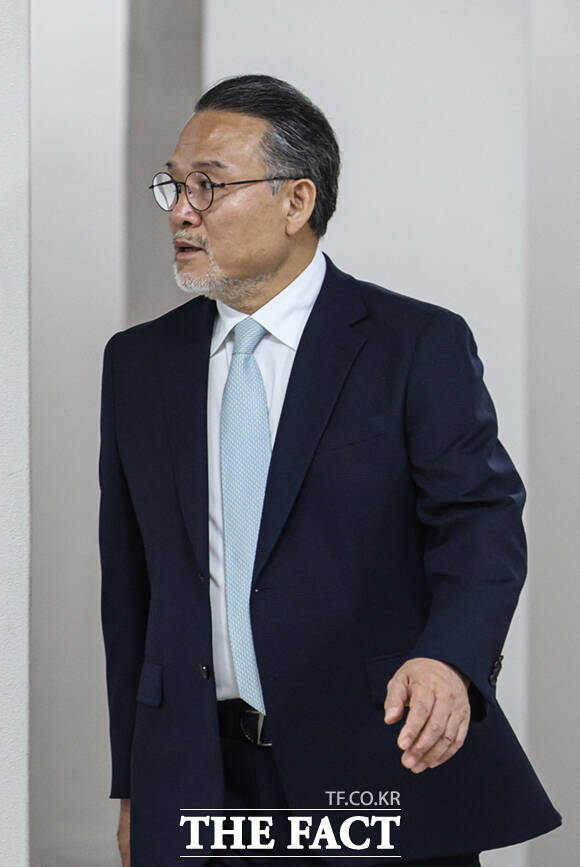 주가 조작 혐의를 받는 이일준 삼부토건 회장이 12일 오전 서울 서초구 서울중앙지법에서 열린 공판에 출석하고 있다. /이새롬 기자