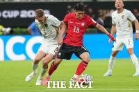  데뷔전 치른 이을용 아들 이태석, 한국 축구 두 번째 '월드컵 부자'