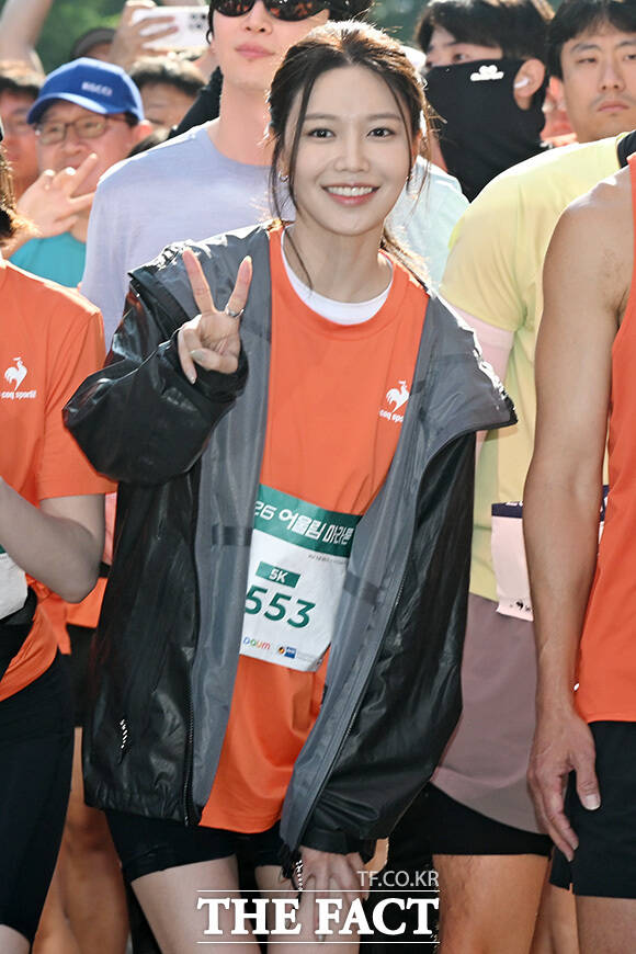 '결별 후 첫 공식석상' 밝은 미소로 어울림 마라톤 참석한 수영.