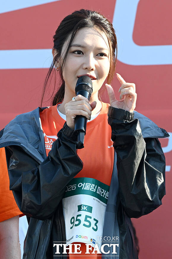 '결별 후 첫 공식석상' 밝은 미소로 어울림 마라톤 참석한 수영.