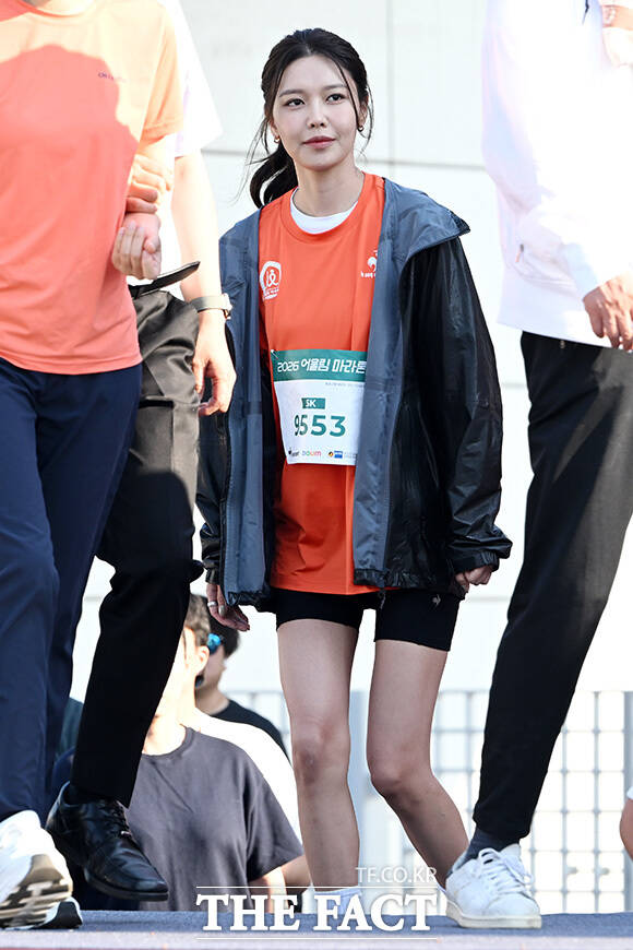'결별 후 첫 공식석상' 밝은 미소로 어울림 마라톤 참석한 수영.