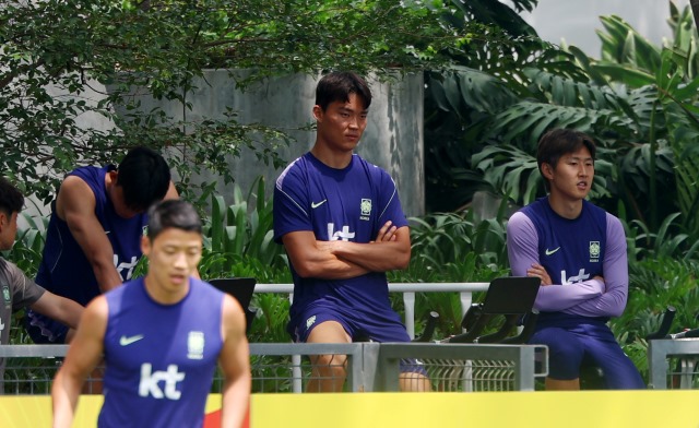 축구 국가대표팀 오현규와 선수들이 13일(한국 시간) 멕시코 과달라하라 인근 사포판에 위치한 베이스캠프에서 회복 훈련하고 있다. 한국의 조별리그 2차전은 19일 오전 10시 멕시코를 상대로 펼쳐진다. /과달라하라=뉴시스